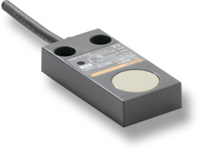 Flat shape inductive sensor
in compact plastic housing